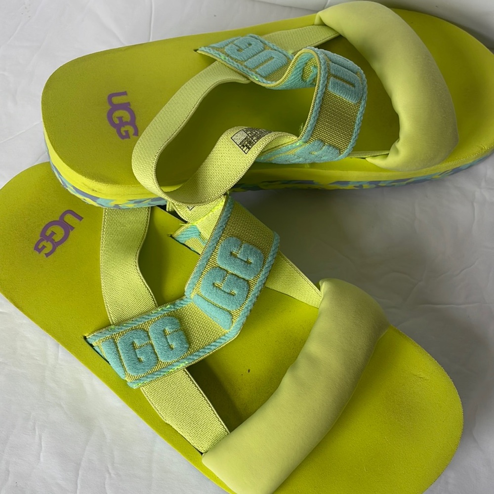 Ugg sandals size 6